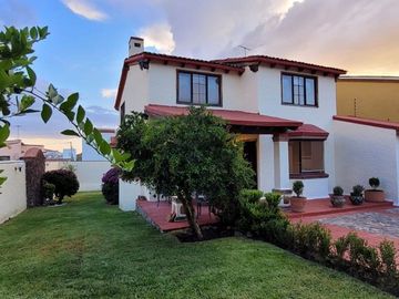 Casa en venta en Villas del Mesón