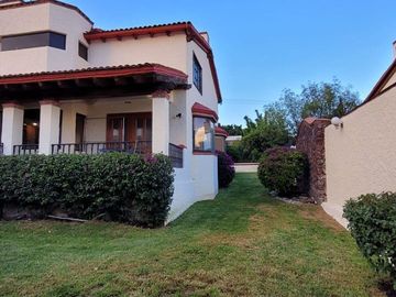 Casa en venta en Villas del Mesón