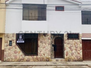 EN VENTA CASA CENTRICA