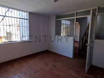 EN VENTA CASA CENTRICA