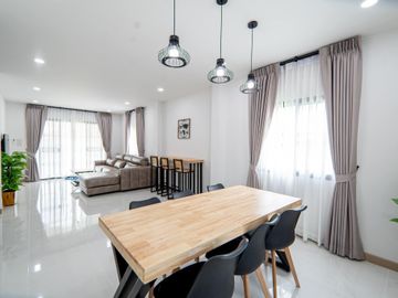 5 Bedroom House for sale in Hang Dong, Chiang Mai