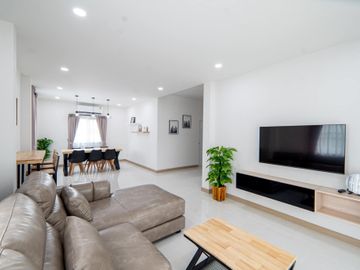 5 Bedroom House for sale in Hang Dong, Chiang Mai