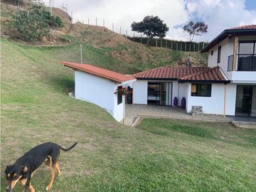 FINCA CON EXCELENTE VISTA EN COCORNA, SECTOR EL SOCORRO.