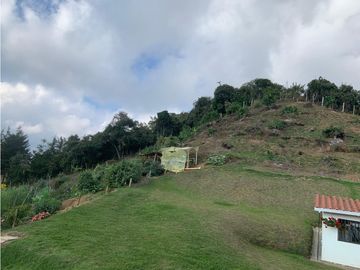 FINCA CON EXCELENTE VISTA EN COCORNA, SECTOR EL SOCORRO.