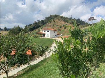 FINCA CON EXCELENTE VISTA EN COCORNA, SECTOR EL SOCORRO.
