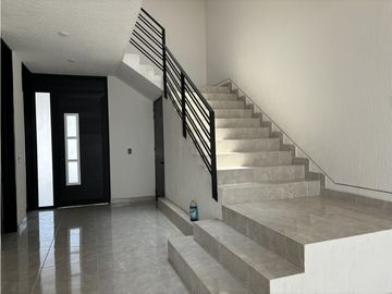 CASA EN VENTA EN FRACCIONAMIENTO DE SAN JUAN DEL RIO