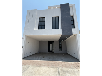 CASA EN VENTA EN FRACCIONAMIENTO DE SAN JUAN DEL RIO
