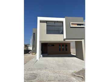 Casa en venta en San Juan del Rio  en fraccionamiento residencial