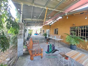 VENDO CASA CON PISCINA EN LOS ALGARROBOS