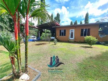 VENDO CASA CON PISCINA EN LOS ALGARROBOS