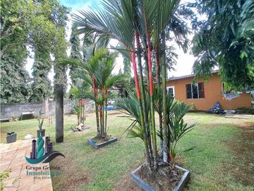 VENDO CASA CON PISCINA EN LOS ALGARROBOS