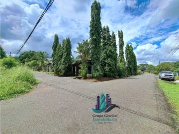 VENDO CASA CON PISCINA EN LOS ALGARROBOS