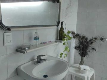 Casa de 5 recámaras en venta a 700 m de la Facultad de Medicina