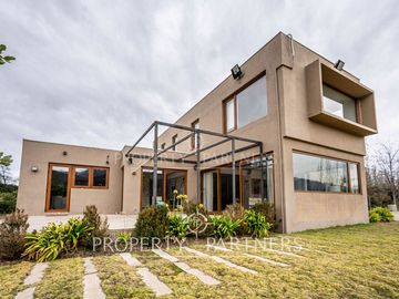 Amplia parcela en exclusivo condominio de Santa Rita