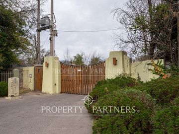 Amplia parcela en exclusivo condominio de Santa Rita
