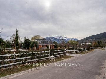 Amplia parcela en exclusivo condominio de Santa Rita