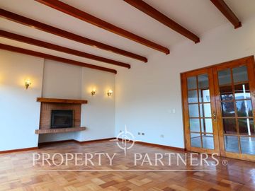 Preciosa y gran propiedad en condominio consolidado