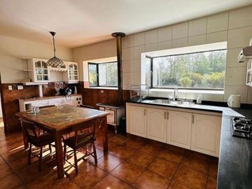 Preciosa y gran propiedad en condominio consolidado