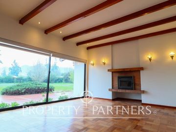 Preciosa y gran propiedad en condominio consolidado