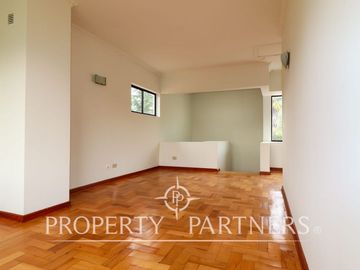 Preciosa y gran propiedad en condominio consolidado