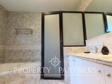 Preciosa y gran propiedad en condominio consolidado
