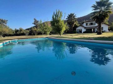 Preciosa y gran propiedad en condominio consolidado