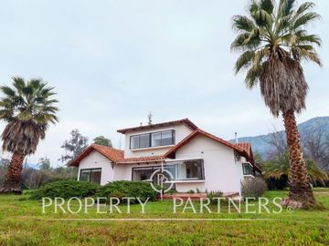 Preciosa y gran propiedad en condominio consolidado