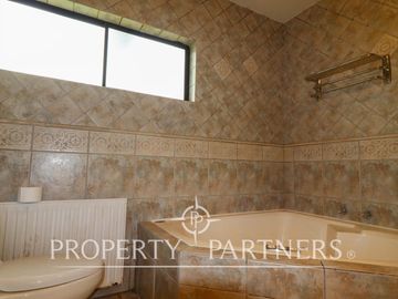 Preciosa y gran propiedad en condominio consolidado