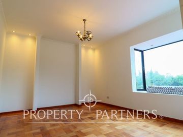 Preciosa y gran propiedad en condominio consolidado