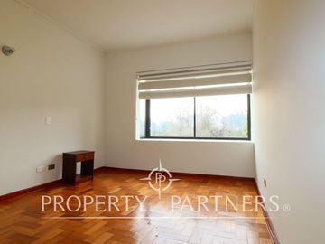 Preciosa y gran propiedad en condominio consolidado