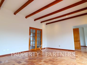 Preciosa y gran propiedad en condominio consolidado