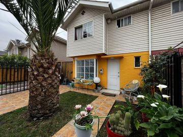 Cómoda casa de 2 niveles en  Ciudad del Sol