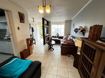 Cómoda casa de 2 niveles en  Ciudad del Sol