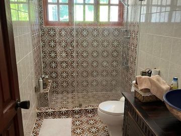 Amplia y hermosa parcela con 2 casas en sector El principal