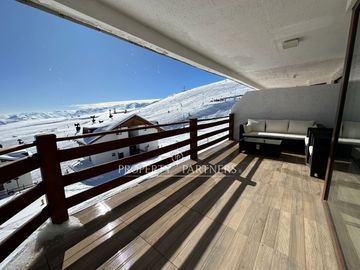 Ski in ski out gran terraza vista a Santiago