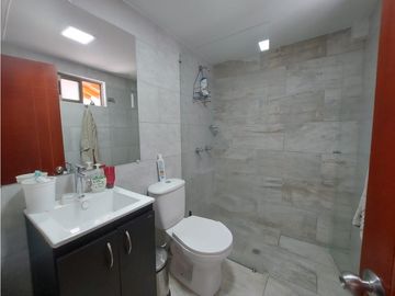 Casa en Envigado en venta dividida en 2 casas y local o garaje