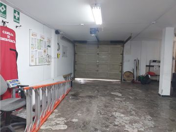 Casa en Envigado en venta dividida en 2 casas y local o garaje