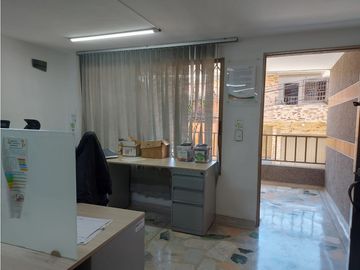 Casa en Envigado en venta dividida en 2 casas y local o garaje