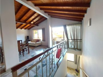 Casa en Envigado en venta dividida en 2 casas y local o garaje