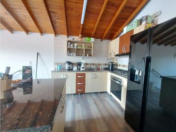 Casa en Envigado en venta dividida en 2 casas y local o garaje