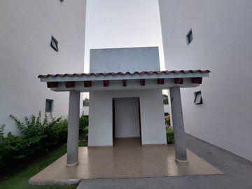 Departamento  en Paraíso Country Club Emiliano Zapata - LLR-125-De