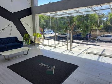 VENTA OFICINA, SECTOR CAROLINA 57.88 M2 MAS PARQUEADERO Y BODEGA