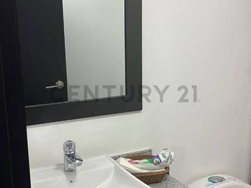 VENTA OFICINA, SECTOR CAROLINA 57.88 M2 MAS PARQUEADERO Y BODEGA