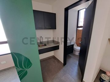 VENTA OFICINA, SECTOR CAROLINA 57.88 M2 MAS PARQUEADERO Y BODEGA