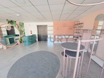 VENTA OFICINA, SECTOR CAROLINA 57.88 M2 MAS PARQUEADERO Y BODEGA