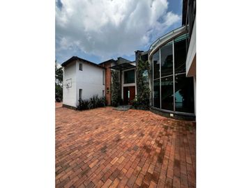 Casa para Arriendo Amoblado en Medellín Palmas