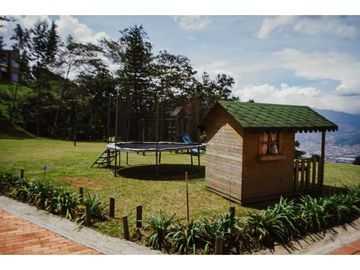 Casa para Arriendo Amoblado en Medellín Palmas