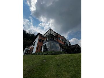 Casa para Arriendo Amoblado en Medellín Palmas