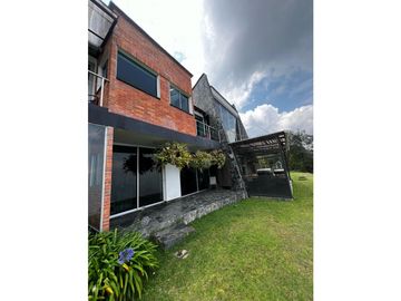 Casa para Arriendo Amoblado en Medellín Palmas