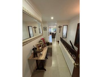 VENTA  AMPLIO APARTAMENTO DUPLEX UNIDAD CERRADA SAN LUCAS EL POBLADO